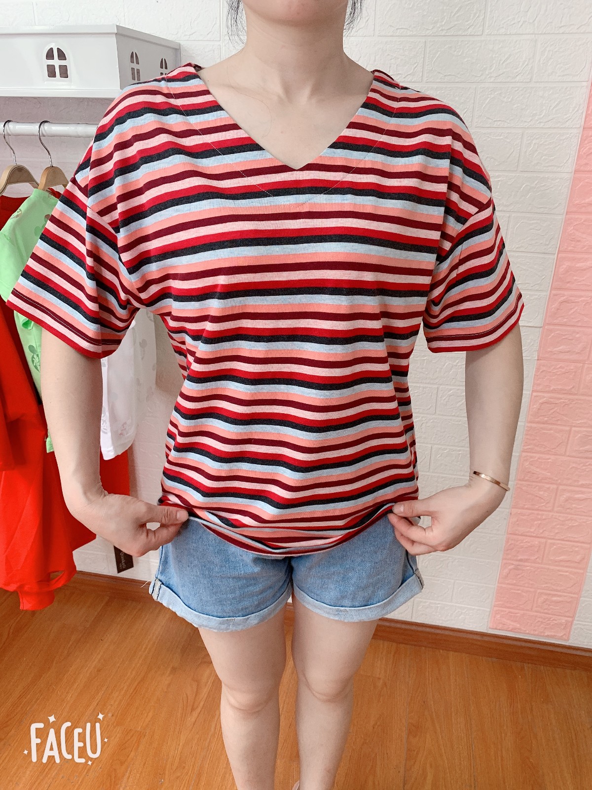 Yarn-dyed V-neck T-shirts