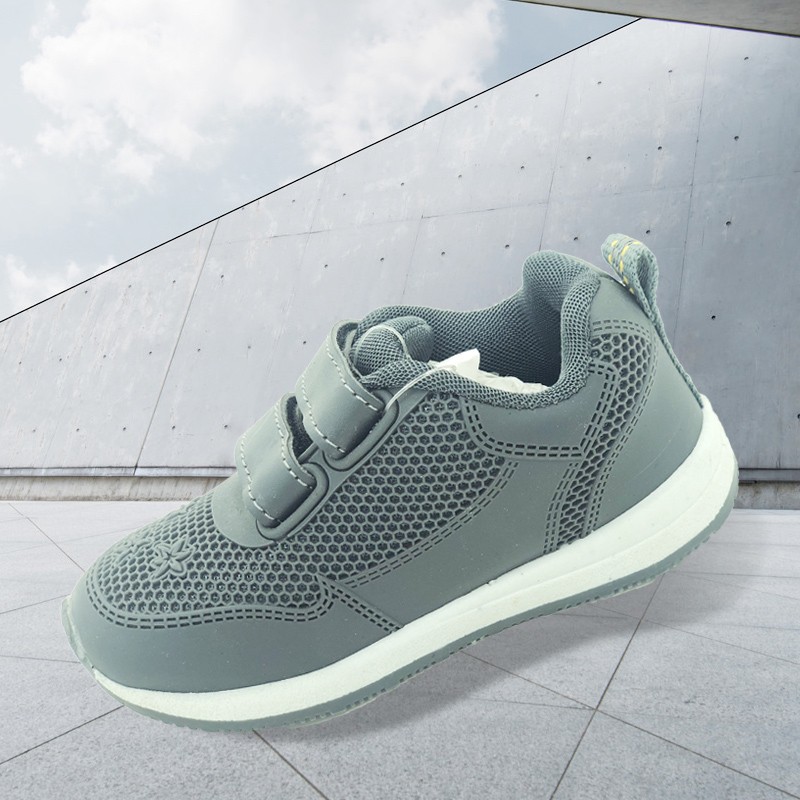 Sports shoes
