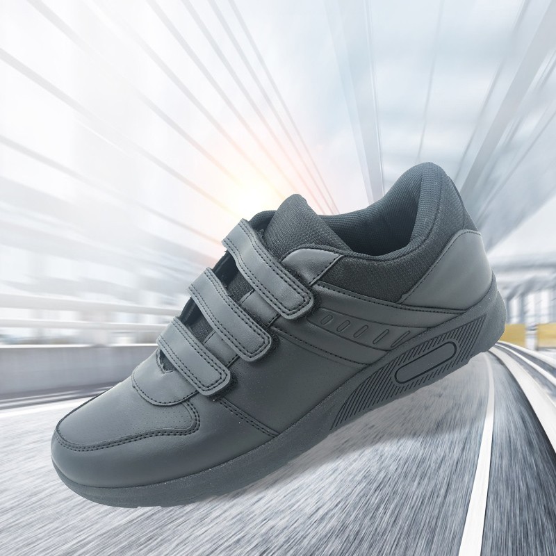 Sports shoes