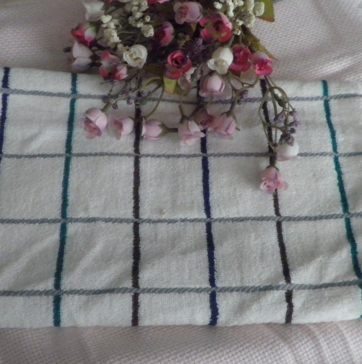Plaid face towel: