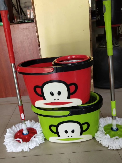Rotating mop barrel