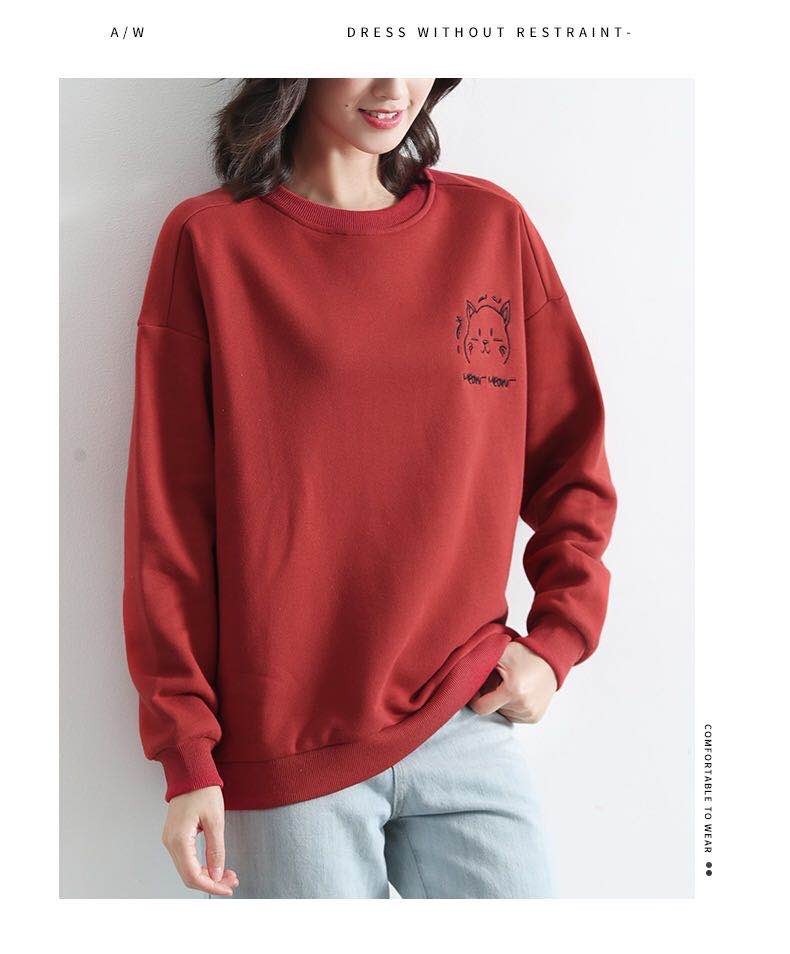 The new autumn/winter 2020 round collar loose Korean embroidered blouse